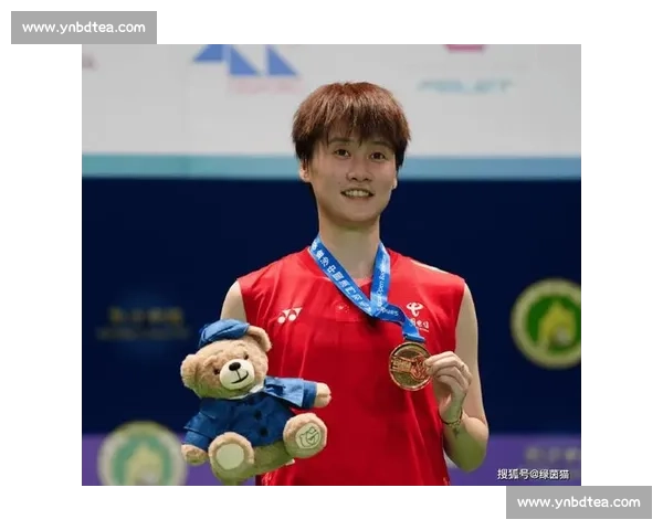 陈雨菲澳门赛夺冠萌翻全场！扔娃娃手滑险送金牌，球迷：菲菲太可爱了